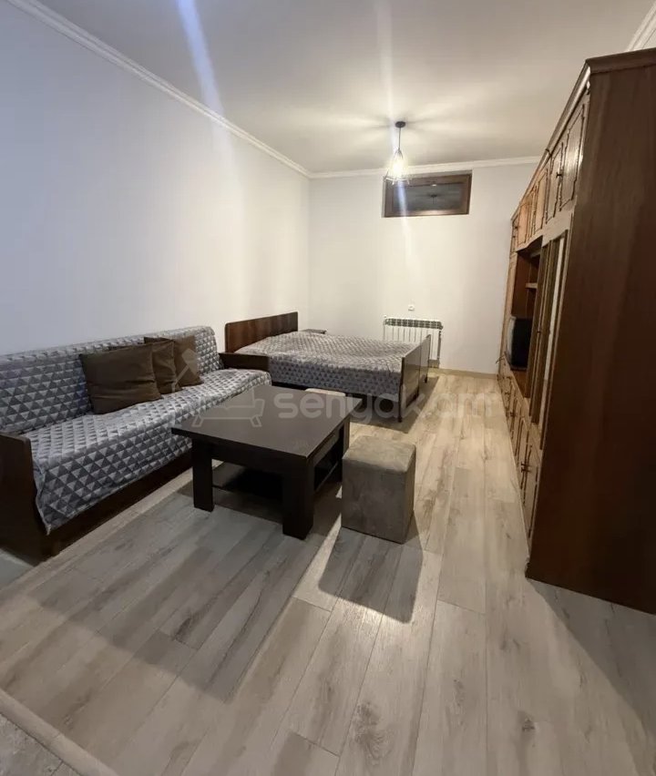 1 Սենյականոց Բնակարան Քարե Շենքում, 35քմ, 1/1 հարկ, Նորմալ Վիճակում, Կահավորված