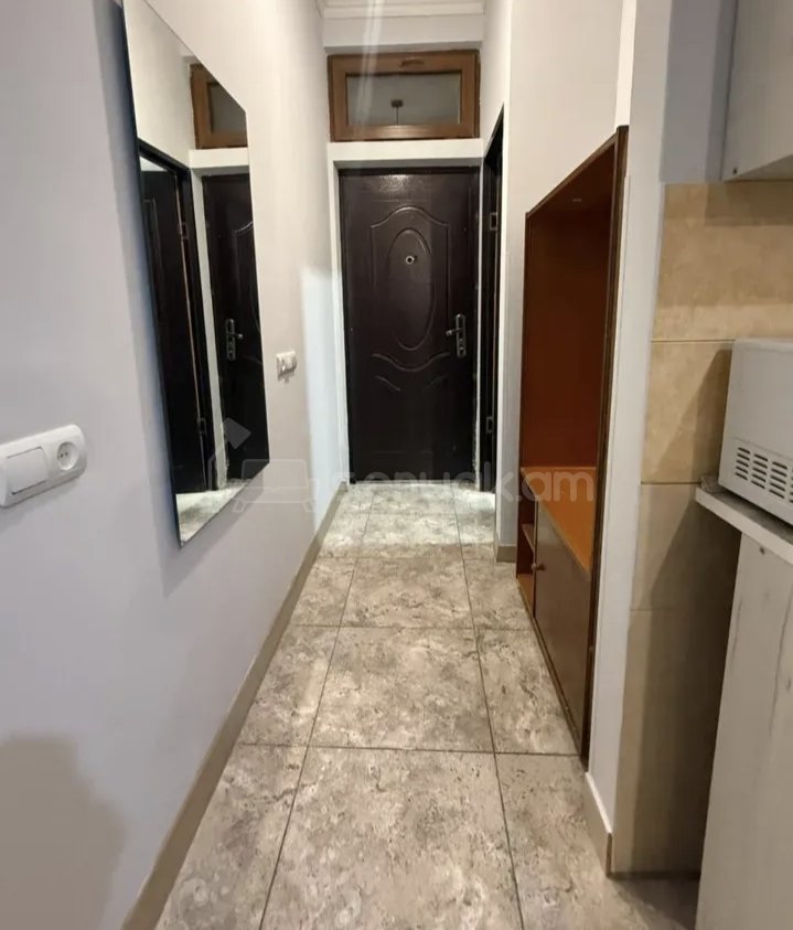 1 Սենյականոց Բնակարան Քարե Շենքում, 35քմ, 1/1 հարկ, Նորմալ Վիճակում, Կահավորված