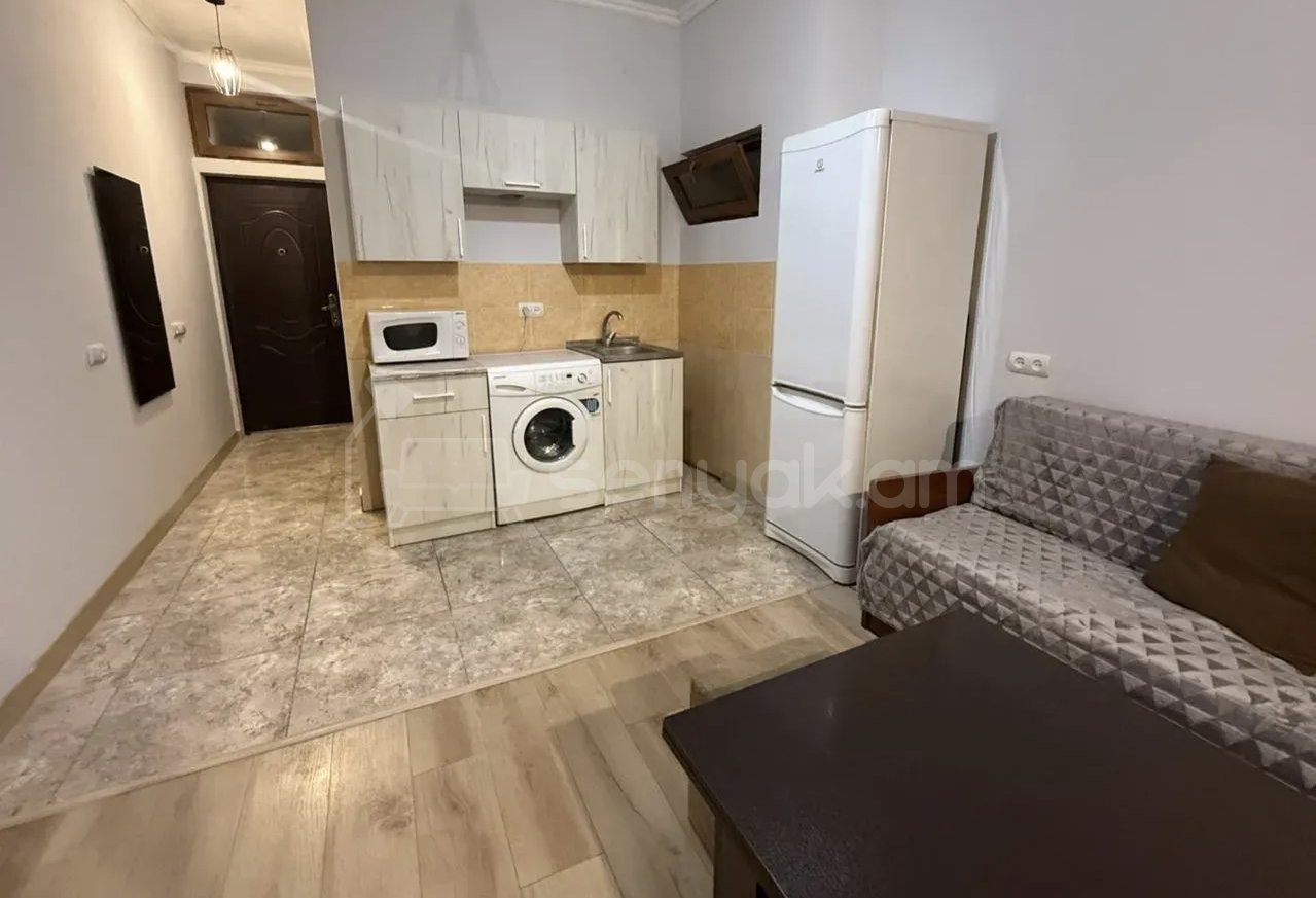 1 Սենյականոց Բնակարան Քարե Շենքում, 35քմ, 1/1 հարկ, Նորմալ Վիճակում, Կահավորված