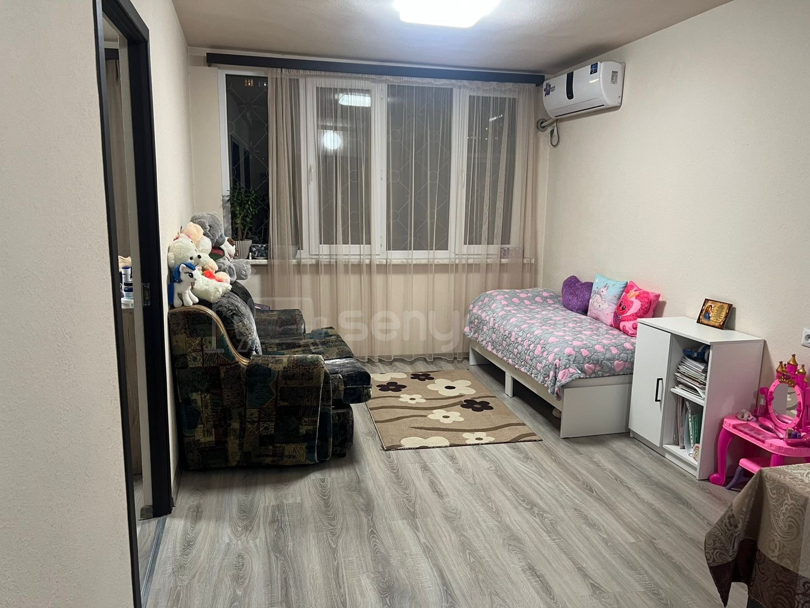 2 Սենյականոց Բնակարան Քարե Շենքում, 70քմ, 2/5 հարկ, Նորմալ Վիճակում, Կահավորված, Արևկող