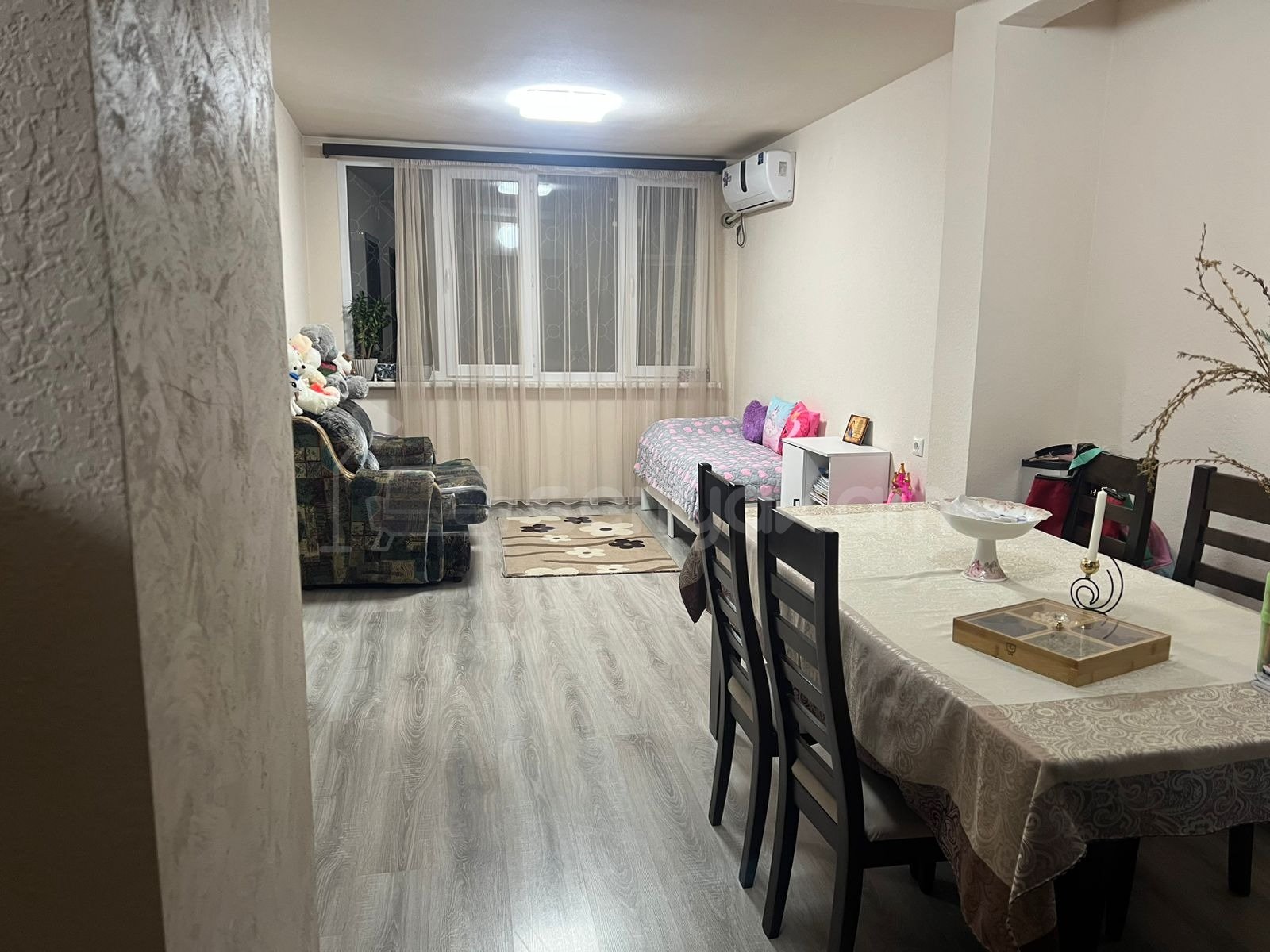 2 Սենյականոց Բնակարան Քարե Շենքում, 70քմ, 2/5 հարկ, Նորմալ Վիճակում, Կահավորված, Արևկող