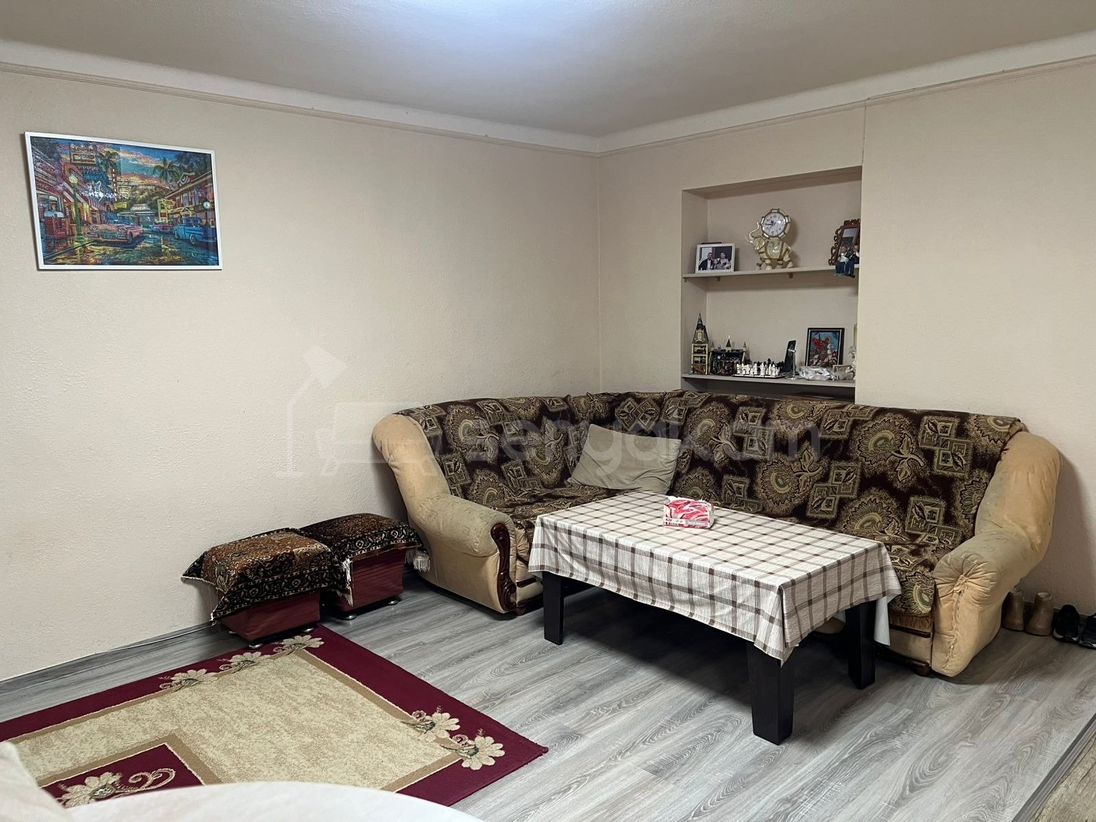 2 Սենյականոց Բնակարան Քարե Շենքում, 70քմ, 2/5 հարկ, Նորմալ Վիճակում, Կահավորված, Արևկող