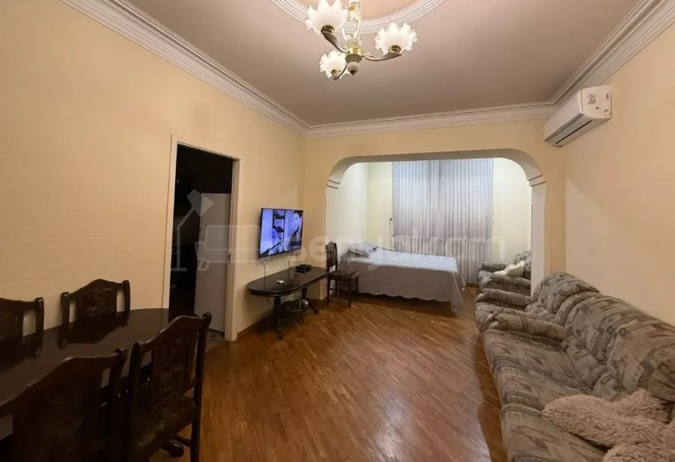 1 Սենյականոց Բնակարան Քարե Շենքում, 40քմ, 2/4 հարկ, Նորմալ Վիճակում, Կահավորված, Արևկող