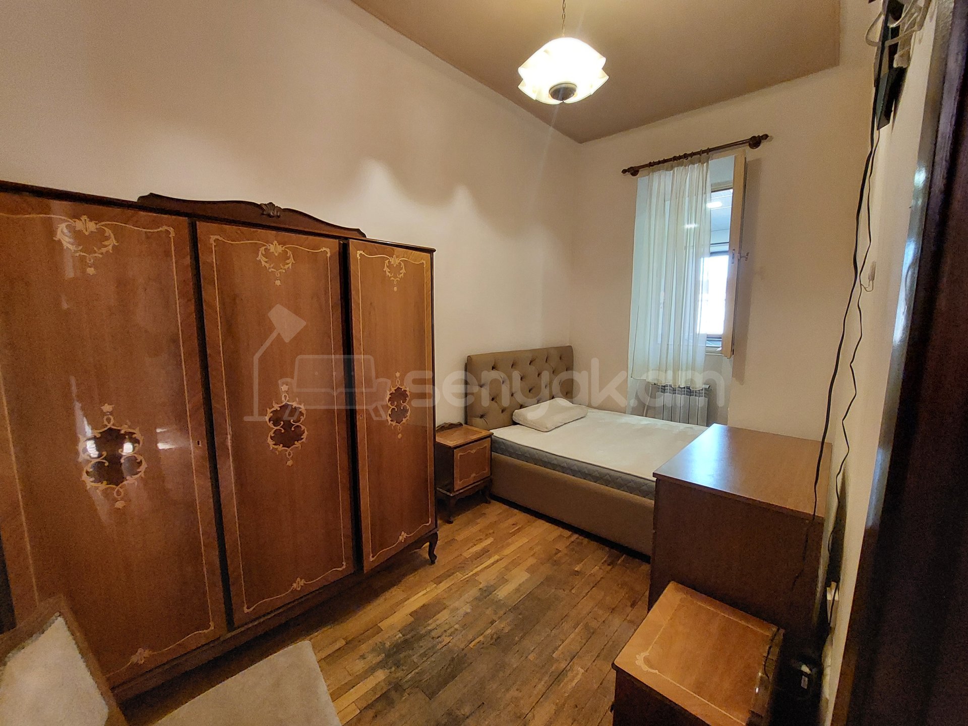 3 Սենյականոց Բնակարան Քարե Շենքում, 80քմ, 5/5 հարկ, Նորմալ Վիճակում, Կահավորված