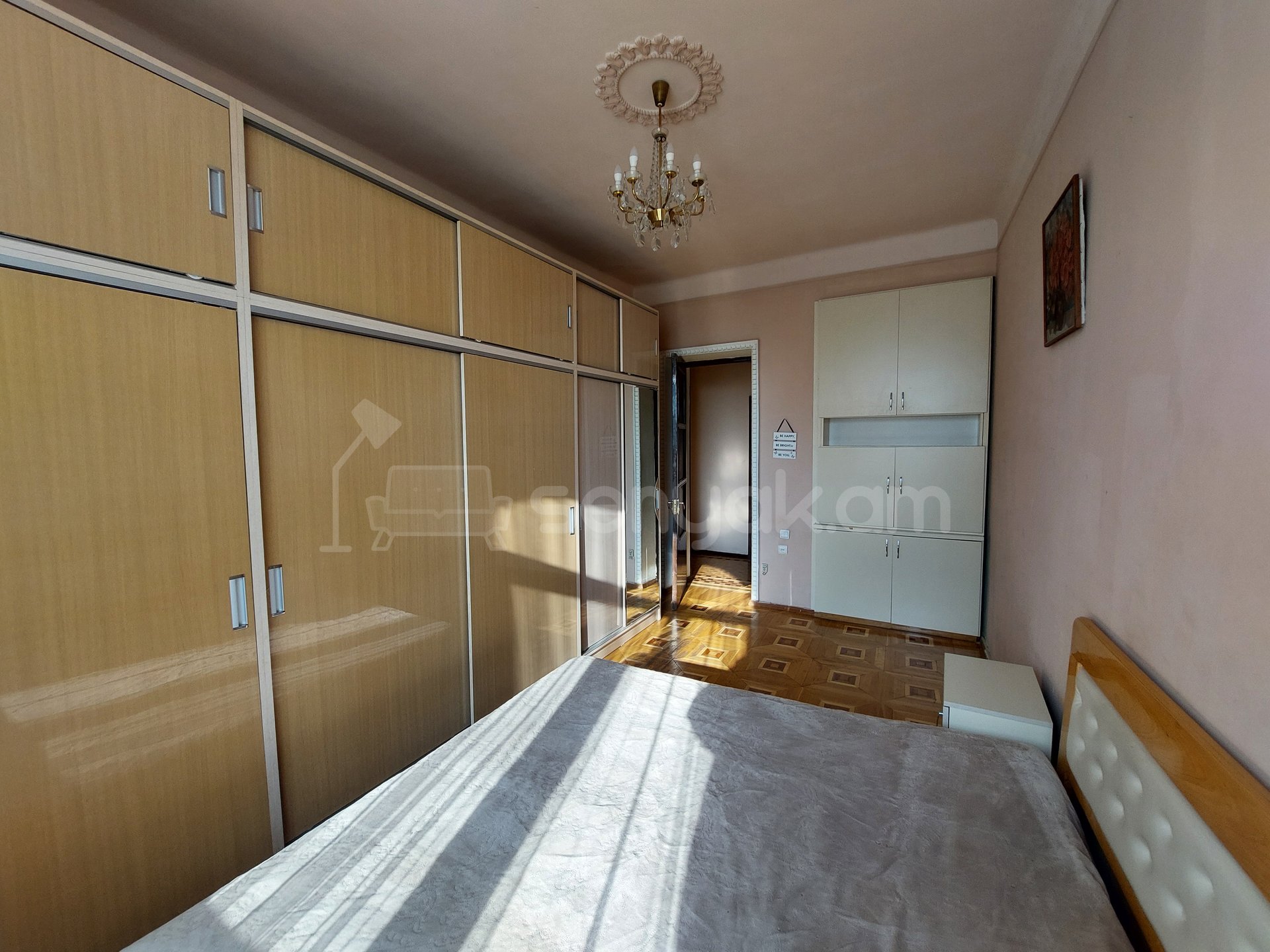 3 Սենյականոց Բնակարան Քարե Շենքում, 80քմ, 5/5 հարկ, Նորմալ Վիճակում, Կահավորված