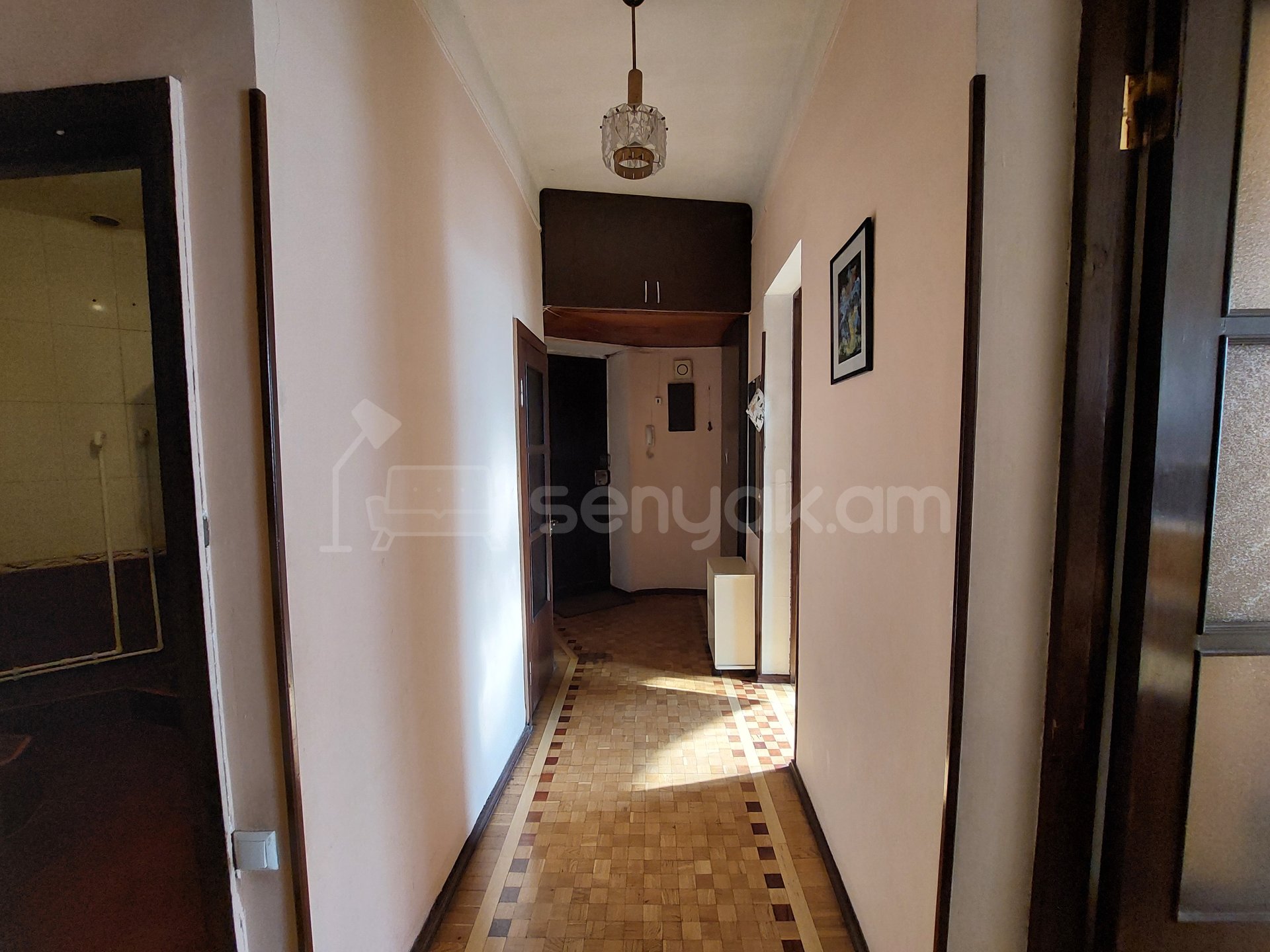 3 Սենյականոց Բնակարան Քարե Շենքում, 80քմ, 5/5 հարկ, Նորմալ Վիճակում, Կահավորված