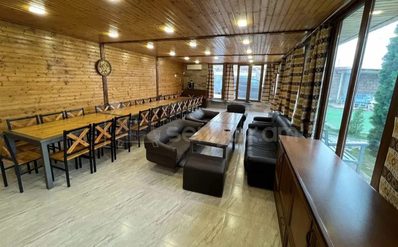 1 Սենյականոց Ամառանոց, 200քմ, Լողավազանով