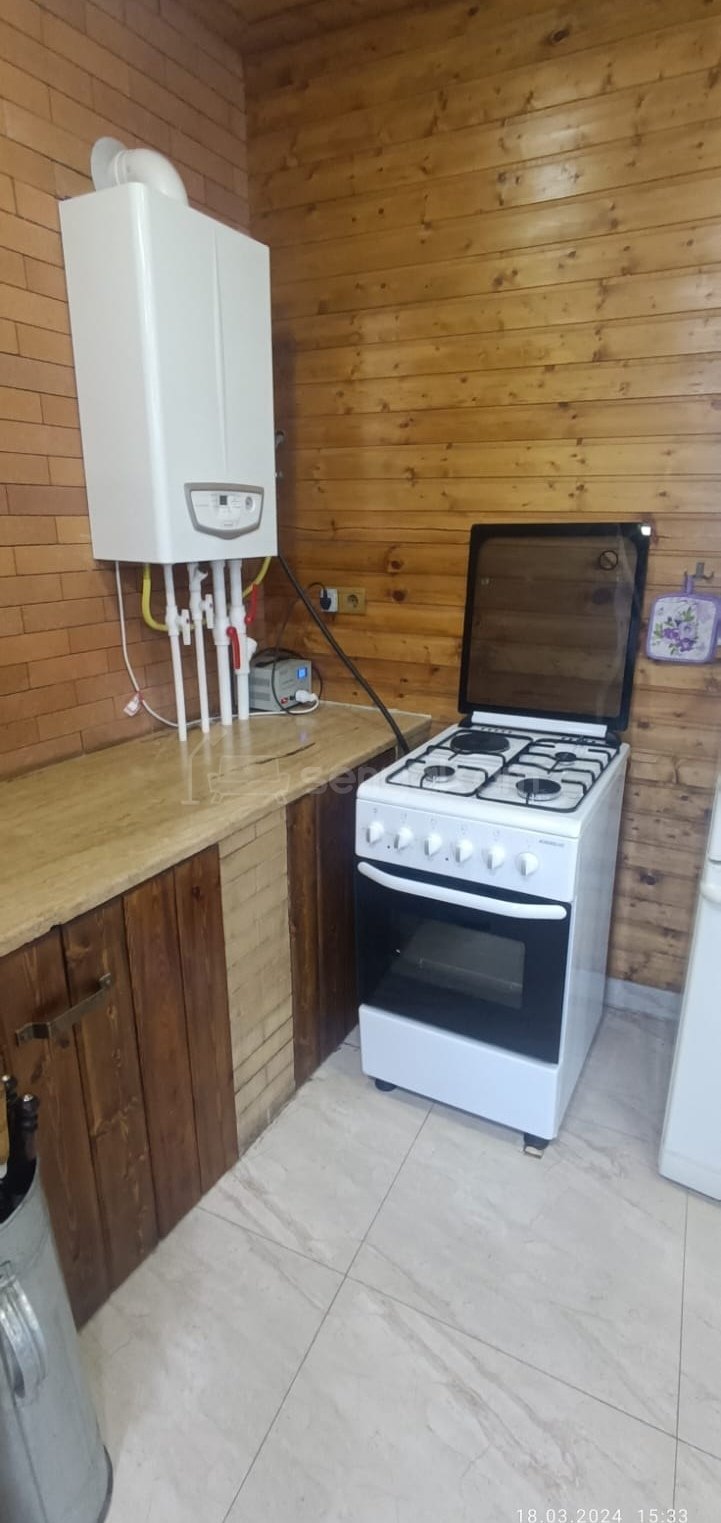 1 Սենյականոց Ամառանոց, 200քմ, Լողավազանով