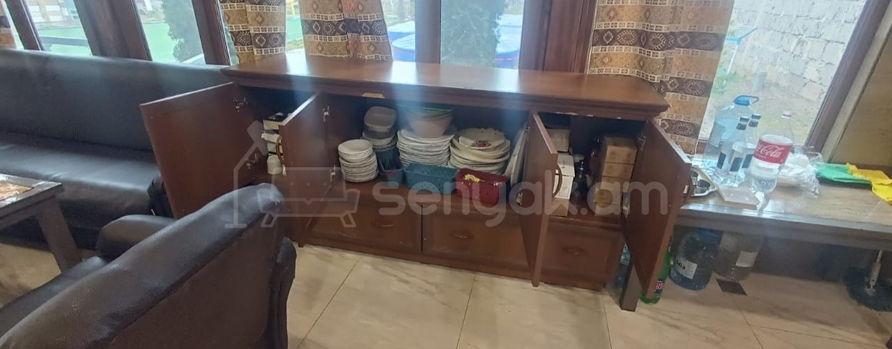 1 Սենյականոց Ամառանոց, 200քմ, Լողավազանով