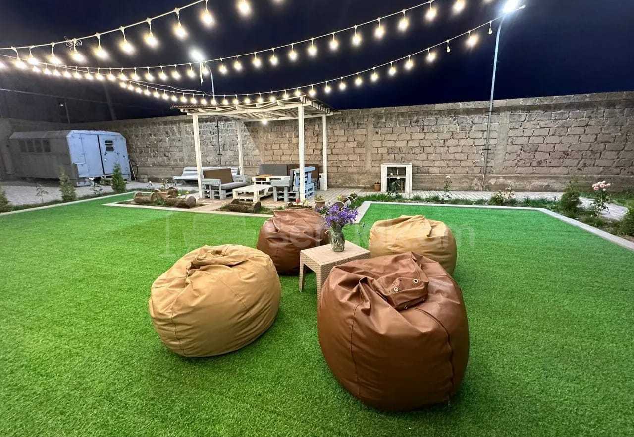 1 Սենյականոց Ամառանոց, 200քմ, Լողավազանով