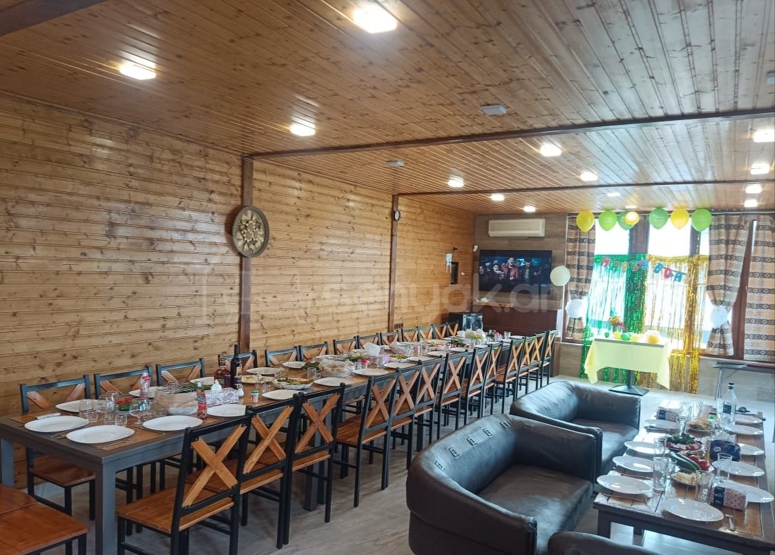 1 Սենյականոց Ամառանոց, 200քմ, Լողավազանով