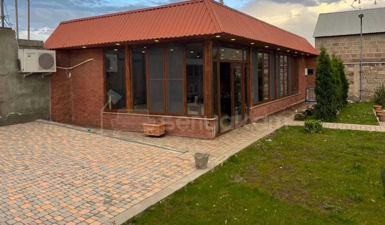 1 Սենյականոց Ամառանոց, 200քմ, Լողավազանով