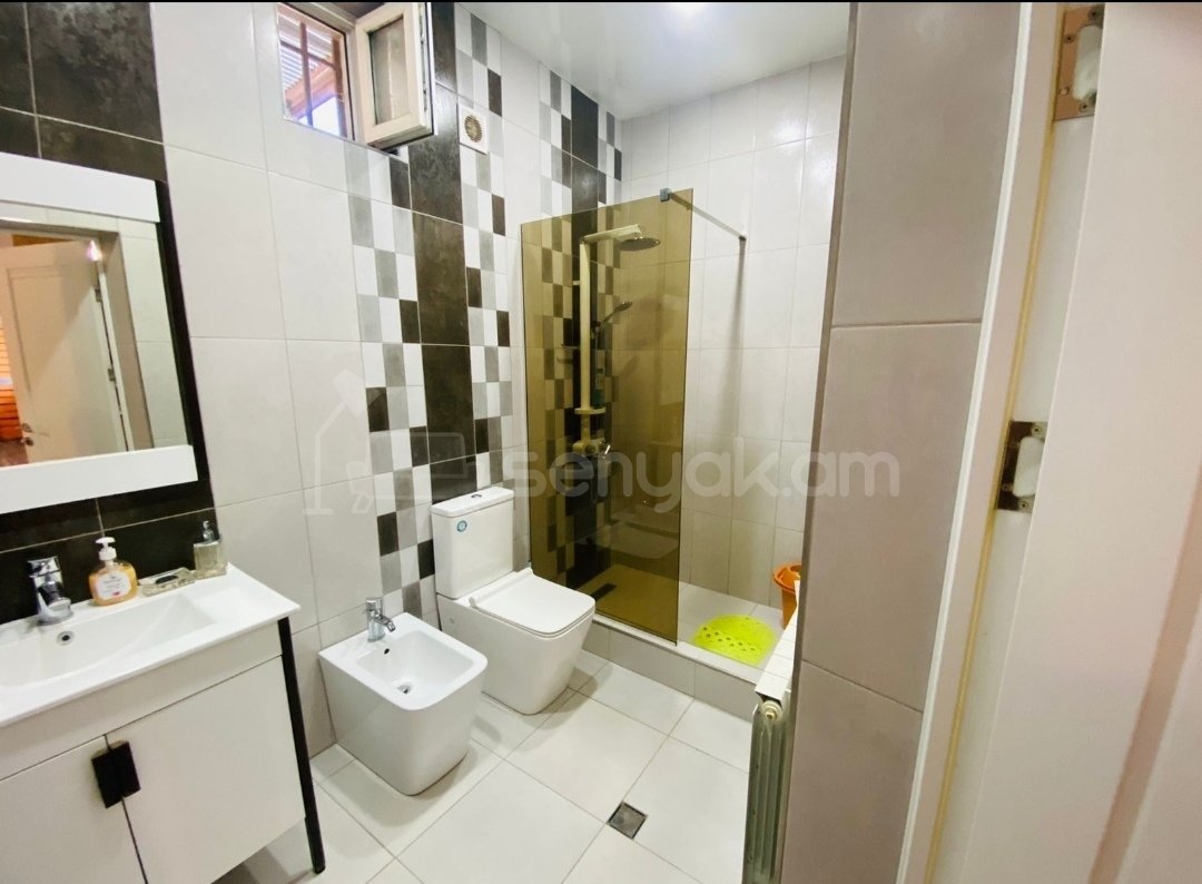 5 Սենյականոց Շքեղ Առանձնատուն, 240քմ, Լողավազանով