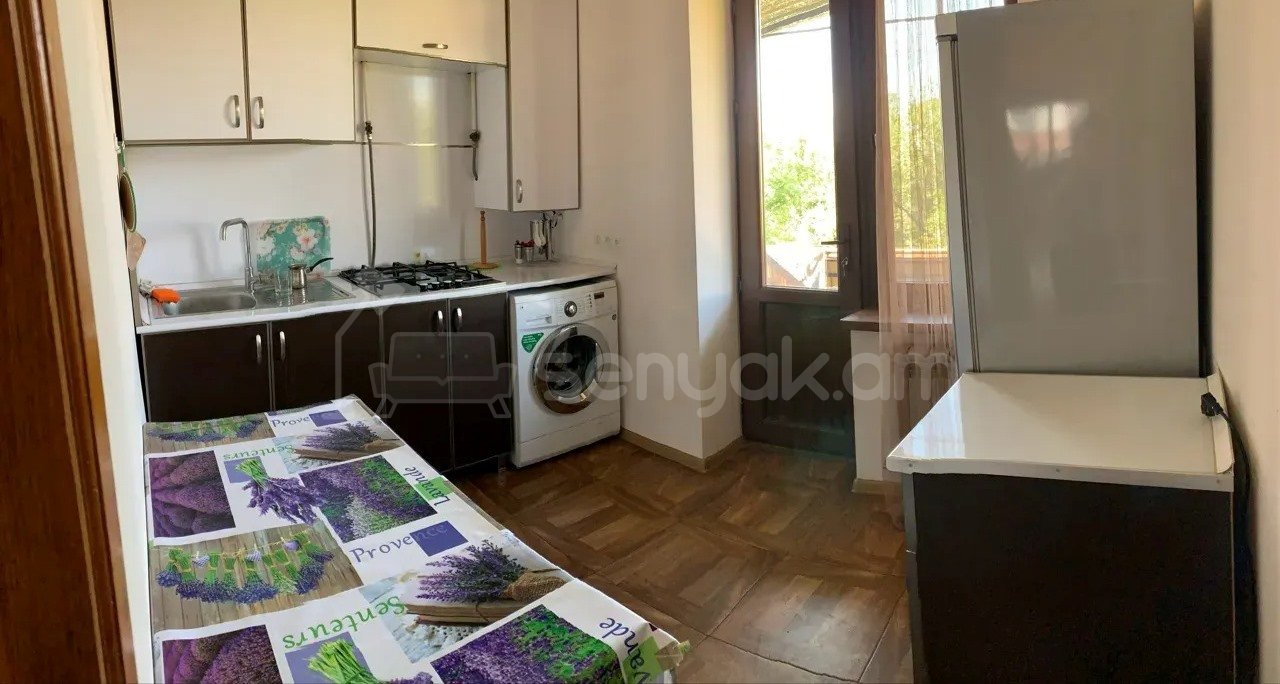 3 Սենյականոց Բնակարան Քարե Շենքում, 73քմ, 5/5 հարկ, Կապիտալ Վերանորոգված