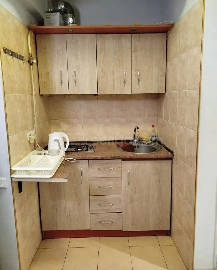 2 Սենյականոց Բնակարան Քարե Շենքում, 33քմ, 1/4 հարկ, Կապիտալ Վերանորոգված