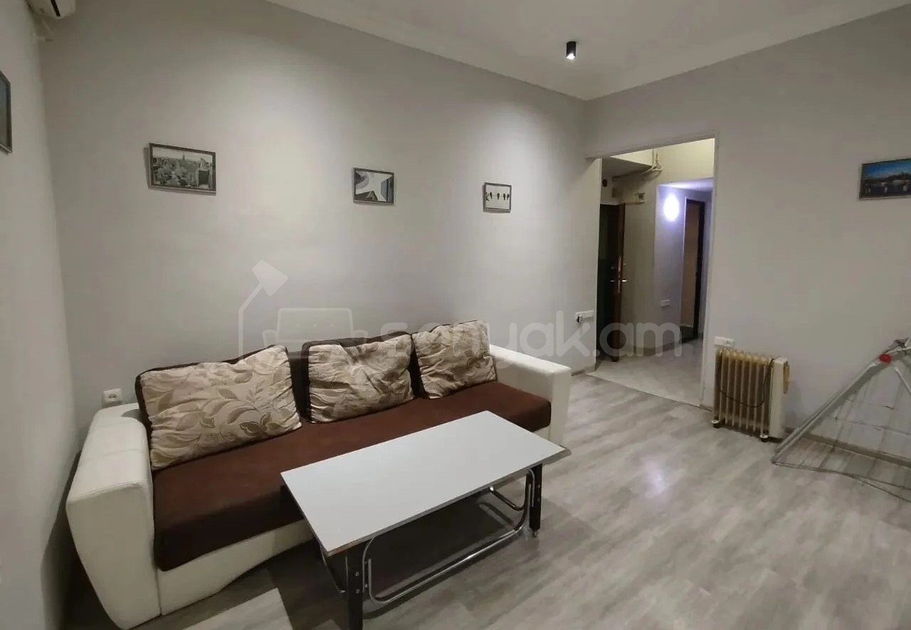 2 Սենյականոց Բնակարան Քարե Շենքում, 33քմ, 1/4 հարկ, Կապիտալ Վերանորոգված