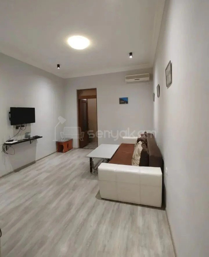 2 Սենյականոց Բնակարան Քարե Շենքում, 33քմ, 1/4 հարկ, Կապիտալ Վերանորոգված