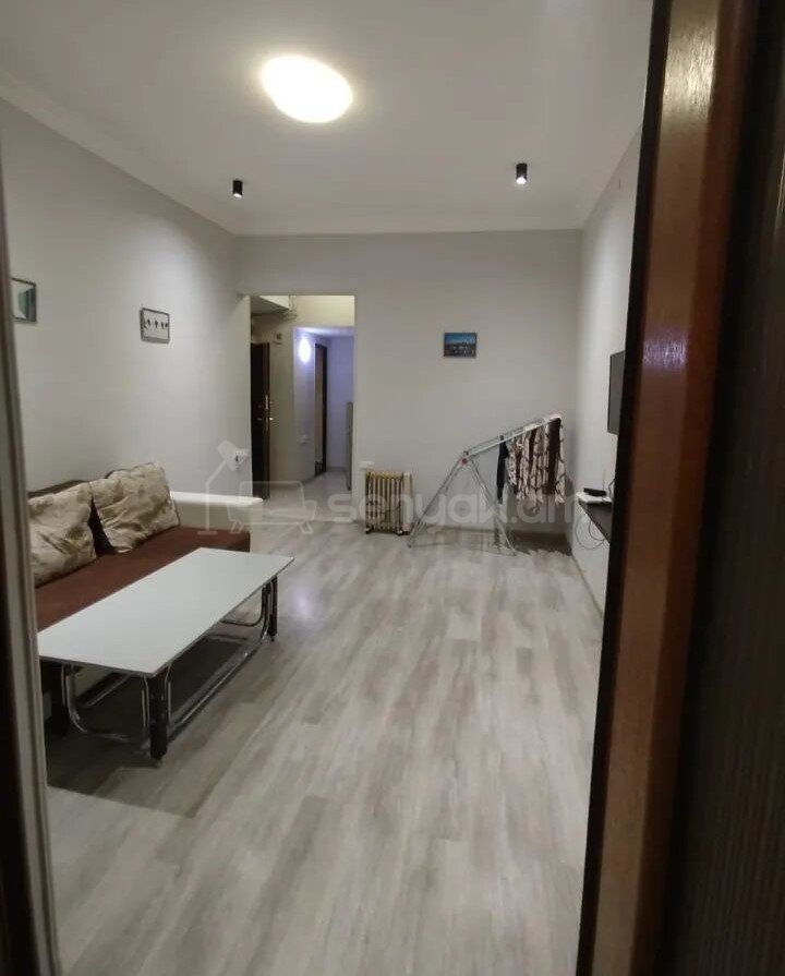 2 Սենյականոց Բնակարան Քարե Շենքում, 33քմ, 1/4 հարկ, Կապիտալ Վերանորոգված