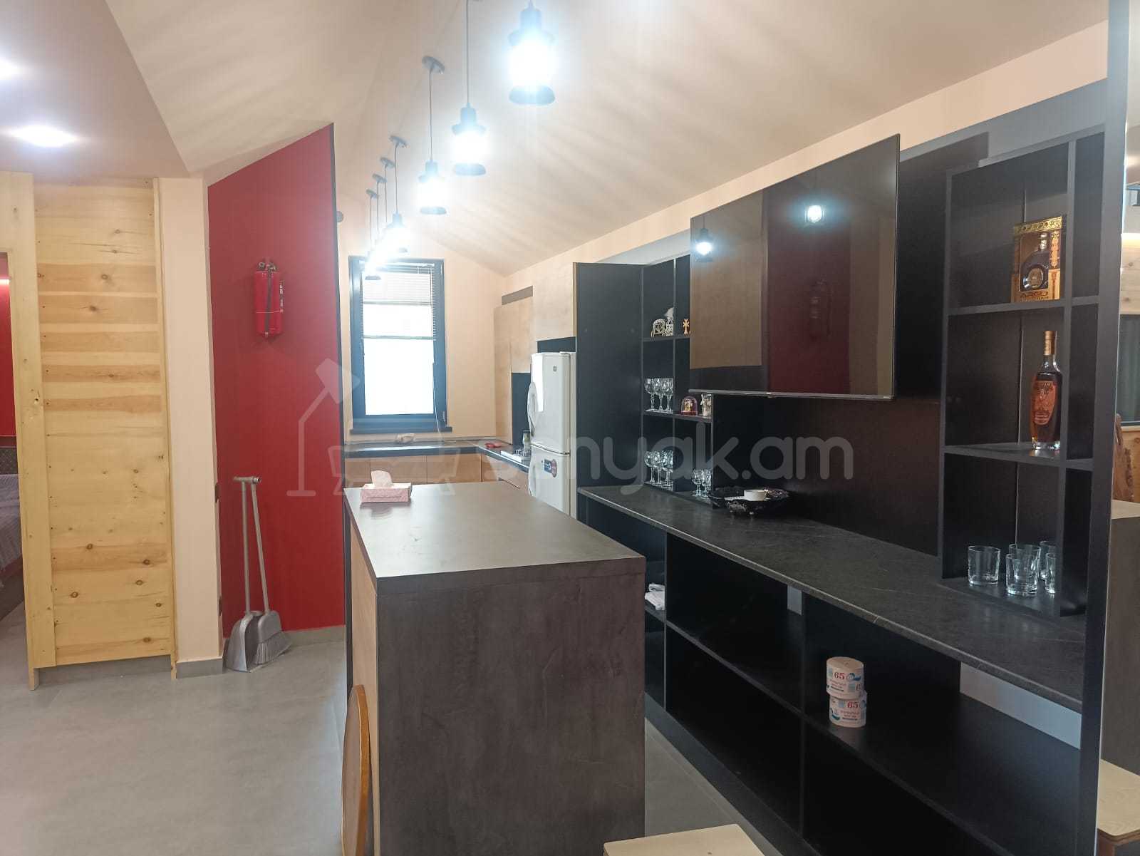 6 Սենյականոց Ամառանոց, 200քմ, Լողավազանով