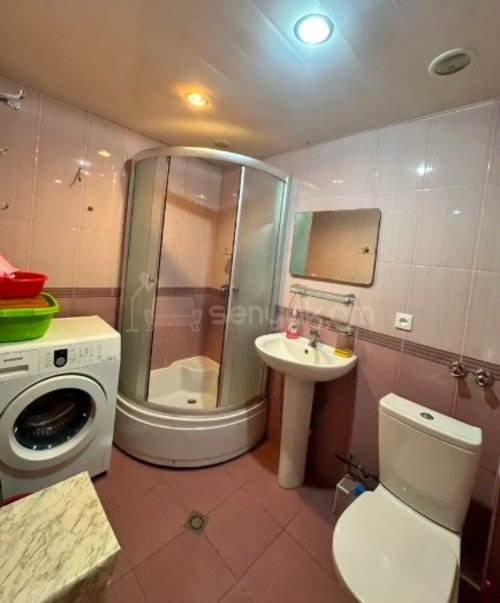 2 Սենյականոց Բնակարան Քարե Շենքում, 65քմ, 3/5 հարկ, Կոսմետիկ Վերանորոգված, Կահավորված, Արևկող