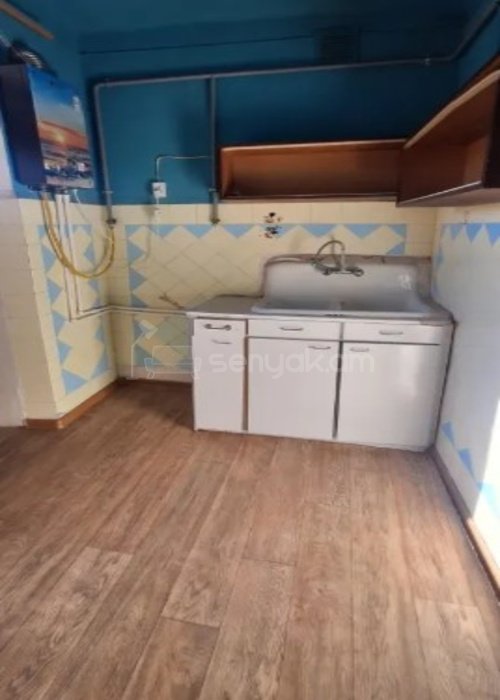 2 Սենյականոց Բնակարան Քարե Շենքում, 46քմ, 4/4 հարկ, Պետական Վիճակում