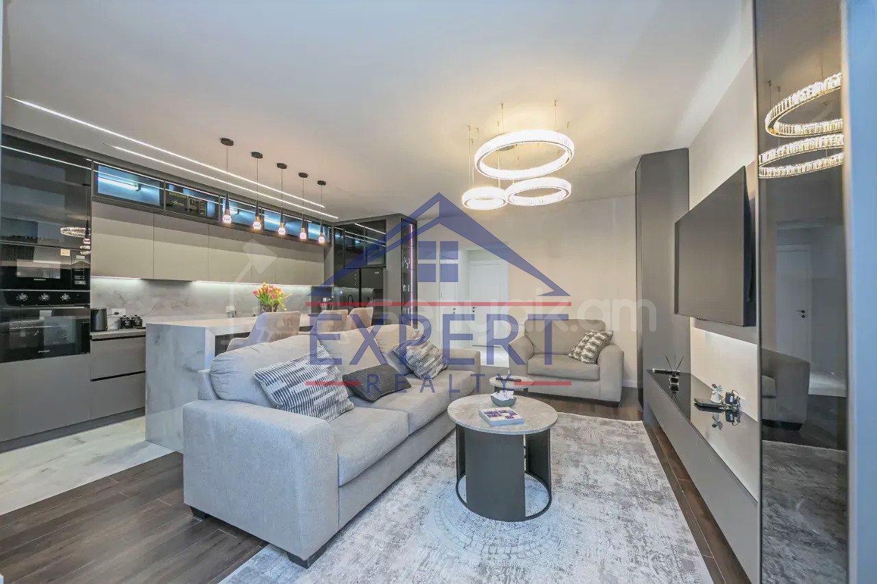 3 Սենյականոց Բնակարան Քարե Շենքում, 92քմ, 5/5 հարկ, Դիզայներական Վերանորոգված