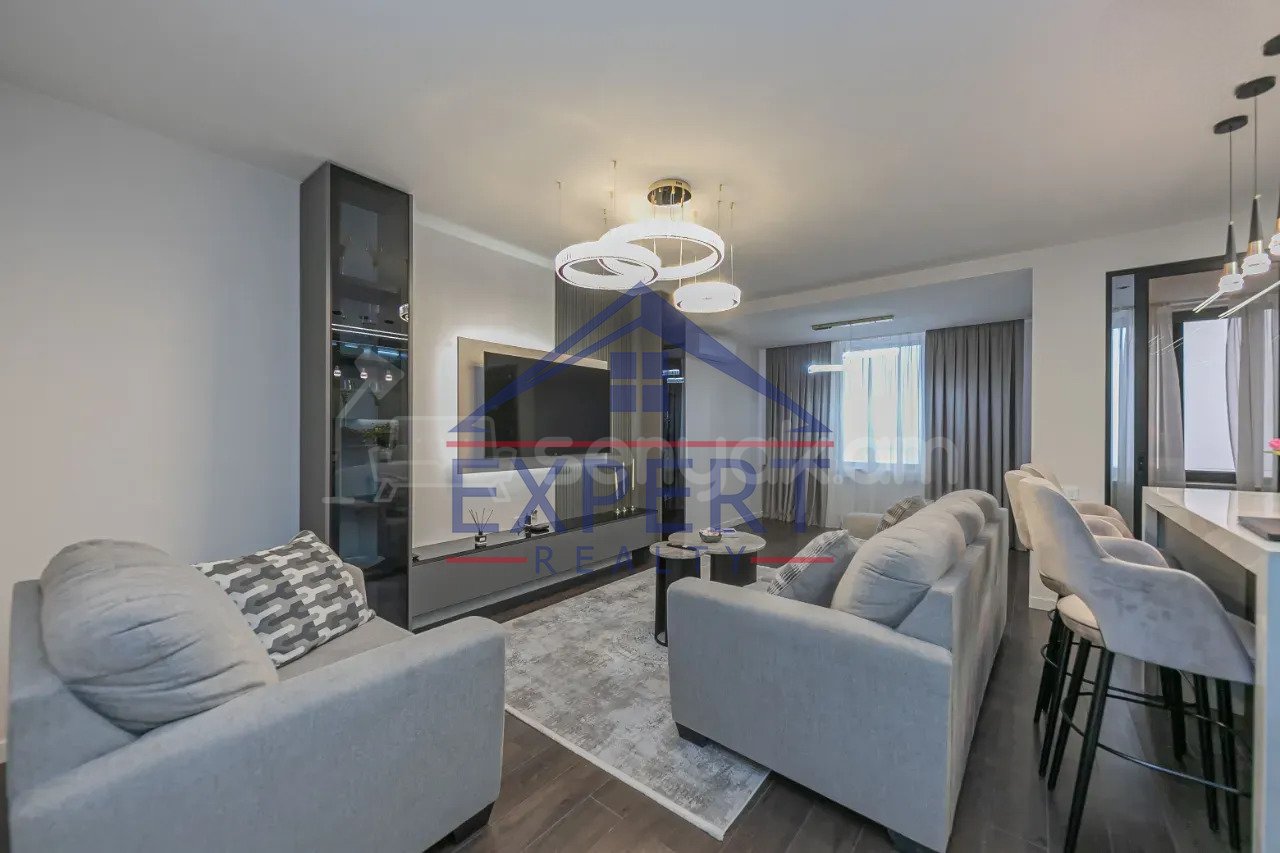 3 Սենյականոց Բնակարան Քարե Շենքում, 92քմ, 5/5 հարկ, Դիզայներական Վերանորոգված