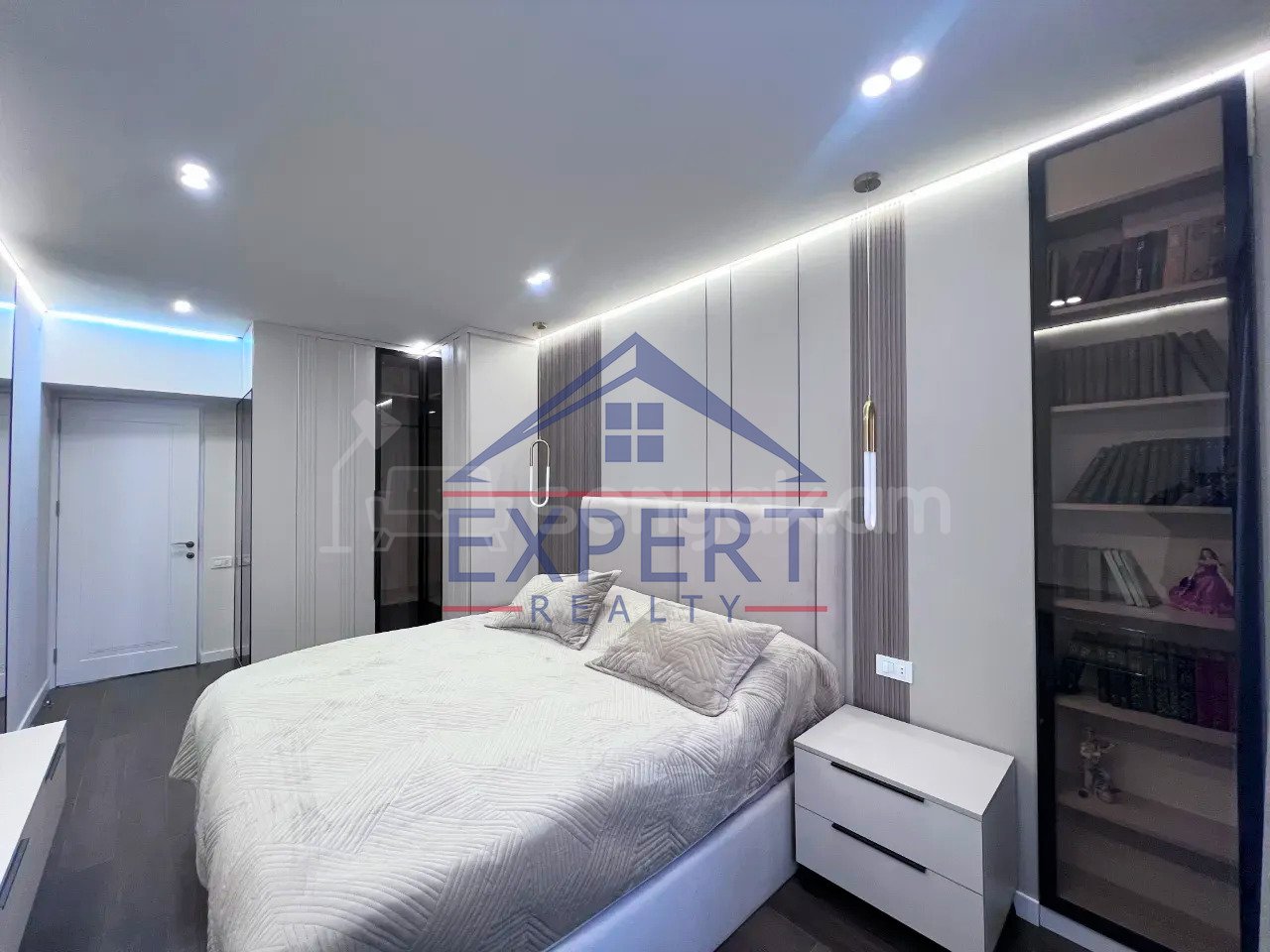 3 Սենյականոց Բնակարան Քարե Շենքում, 92քմ, 5/5 հարկ, Դիզայներական Վերանորոգված