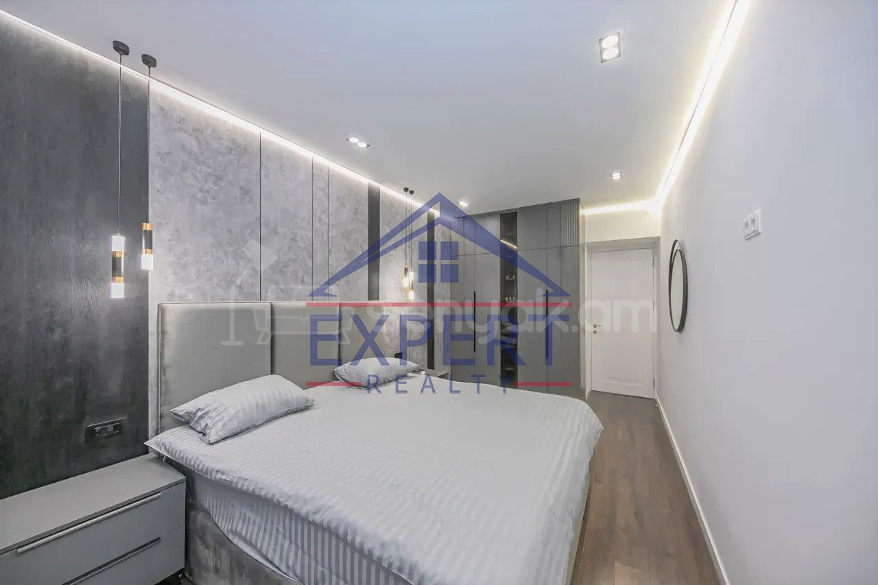 3 Սենյականոց Բնակարան Քարե Շենքում, 92քմ, 5/5 հարկ, Դիզայներական Վերանորոգված