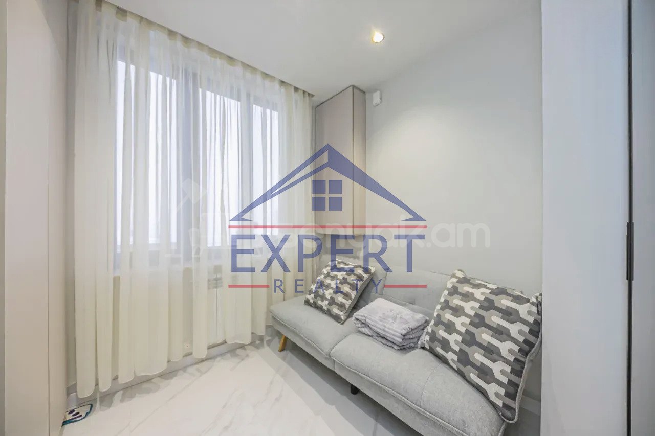 3 Սենյականոց Բնակարան Քարե Շենքում, 92քմ, 5/5 հարկ, Դիզայներական Վերանորոգված