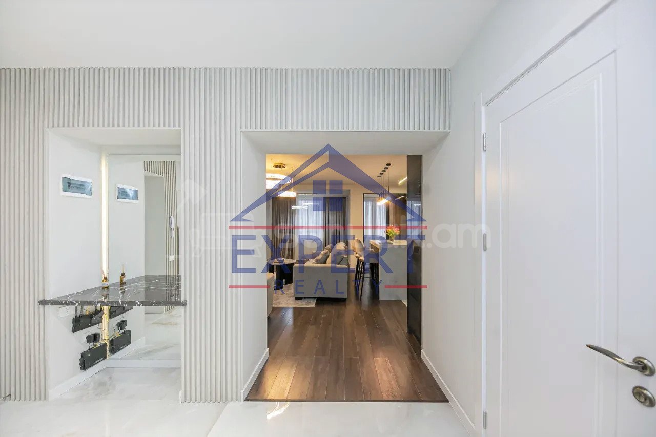 3 Սենյականոց Բնակարան Քարե Շենքում, 92քմ, 5/5 հարկ, Դիզայներական Վերանորոգված