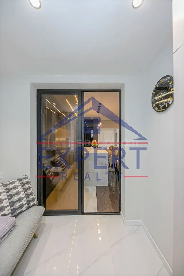 3 Սենյականոց Բնակարան Քարե Շենքում, 92քմ, 5/5 հարկ, Դիզայներական Վերանորոգված