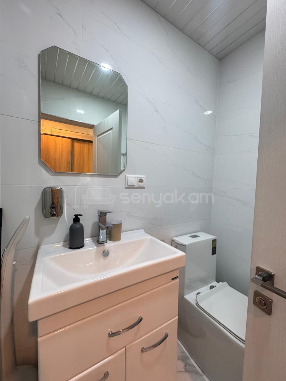 1 Սենյականոց Բնակարան Նորակառույցում, 50քմ, 5/8 հարկ, Կապիտալ Վերանորոգված