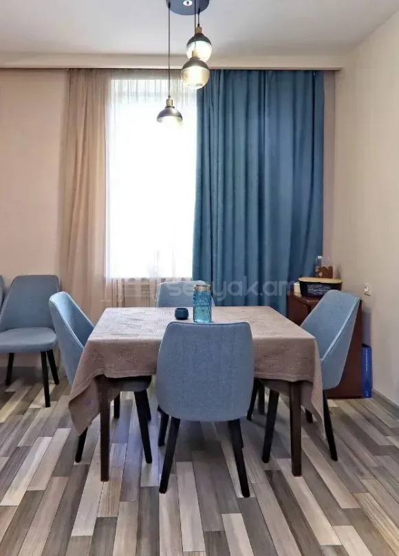 3 Սենյականոց Բնակարան Քարե Շենքում, 90քմ, 4/5 հարկ, Դիզայներական Վերանորոգված