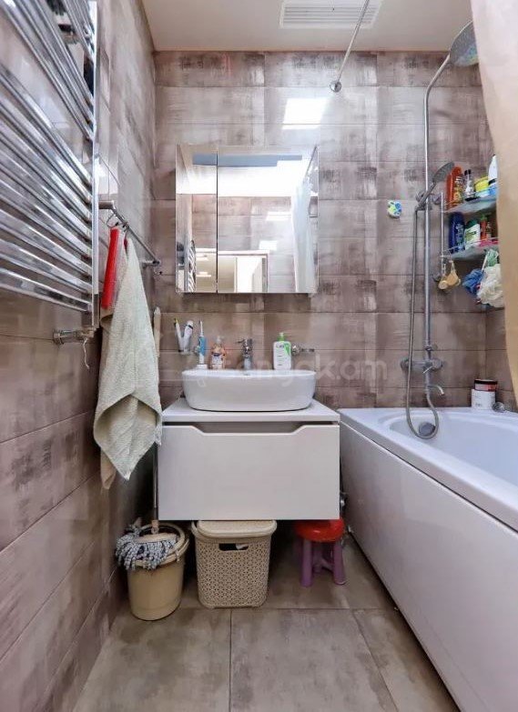 3 Սենյականոց Բնակարան Քարե Շենքում, 90քմ, 4/5 հարկ, Դիզայներական Վերանորոգված