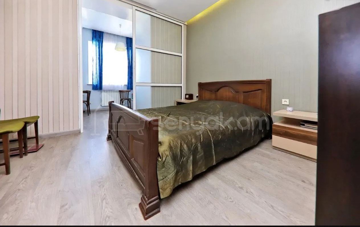 3 Սենյականոց Բնակարան Քարե Շենքում, 90քմ, 4/5 հարկ, Դիզայներական Վերանորոգված