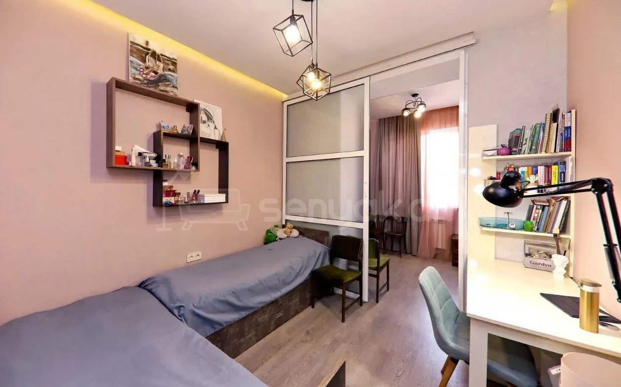 3 Սենյականոց Բնակարան Քարե Շենքում, 90քմ, 4/5 հարկ, Դիզայներական Վերանորոգված