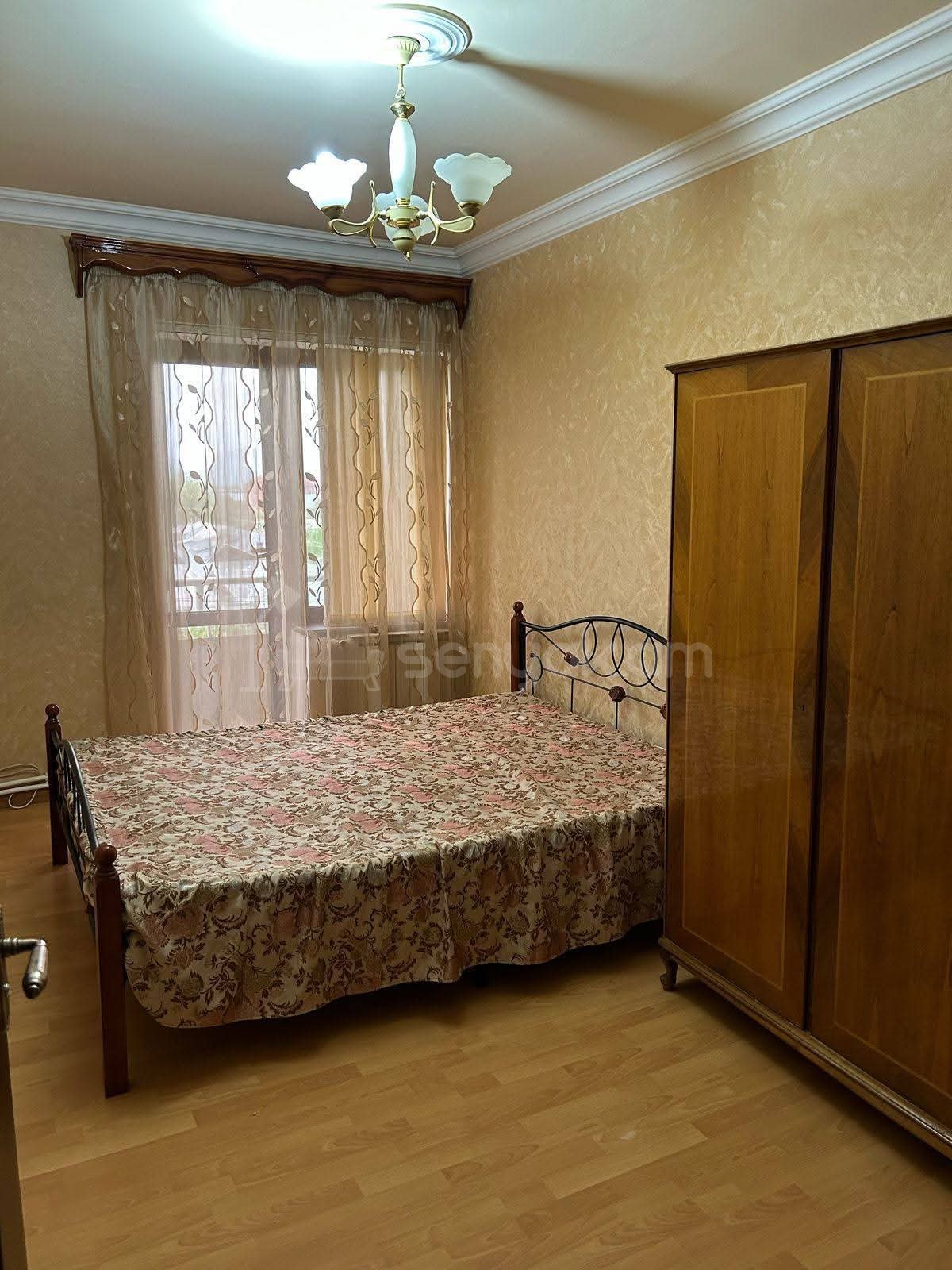 3 Սենյականոց Բնակարան Քարե Շենքում, 72քմ, 4/5 հարկ, Կապիտալ Վերանորոգված