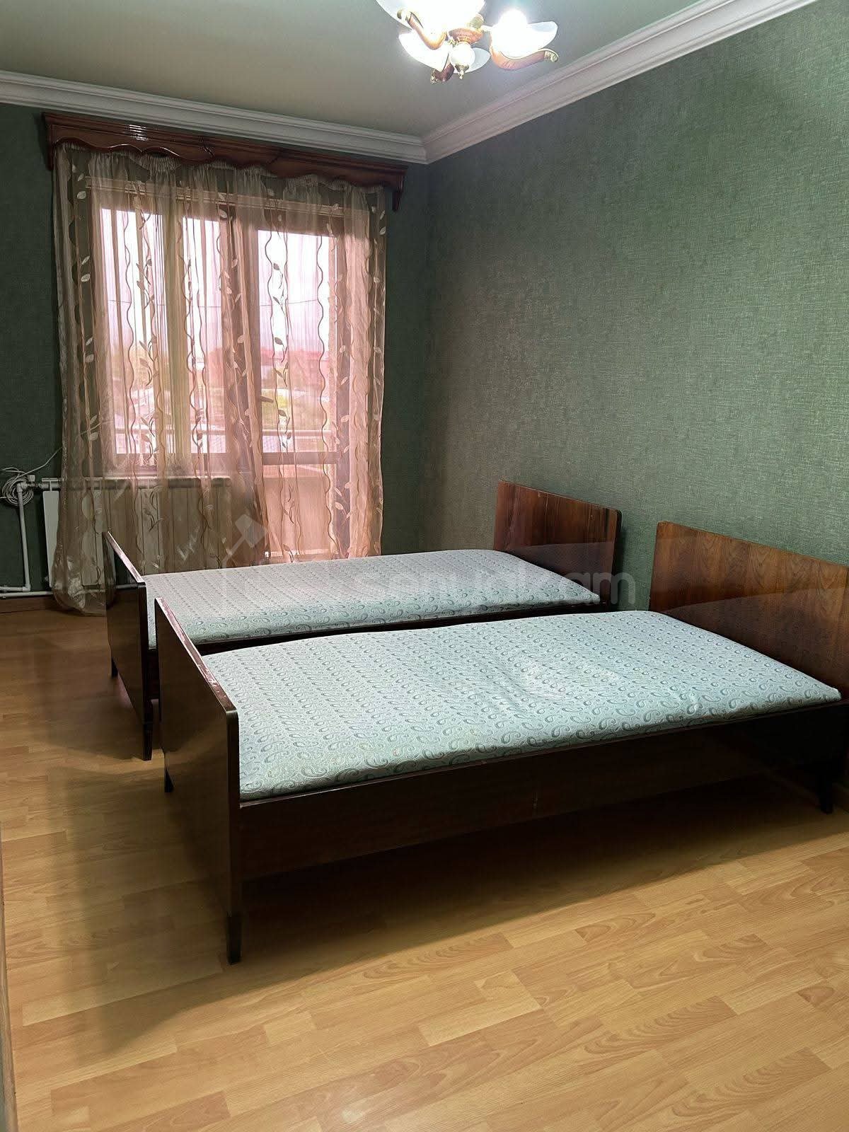 3 Սենյականոց Բնակարան Քարե Շենքում, 72քմ, 4/5 հարկ, Կապիտալ Վերանորոգված