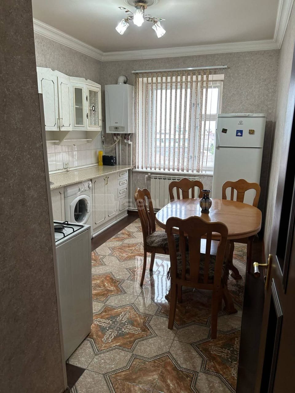 3 Սենյականոց Բնակարան Քարե Շենքում, 72քմ, 4/5 հարկ, Կապիտալ Վերանորոգված