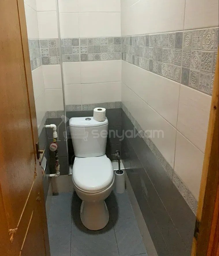 3 Սենյականոց Բնակարան Քարե Շենքում, 73քմ, 5/5 հարկ, Կապիտալ Վերանորոգված