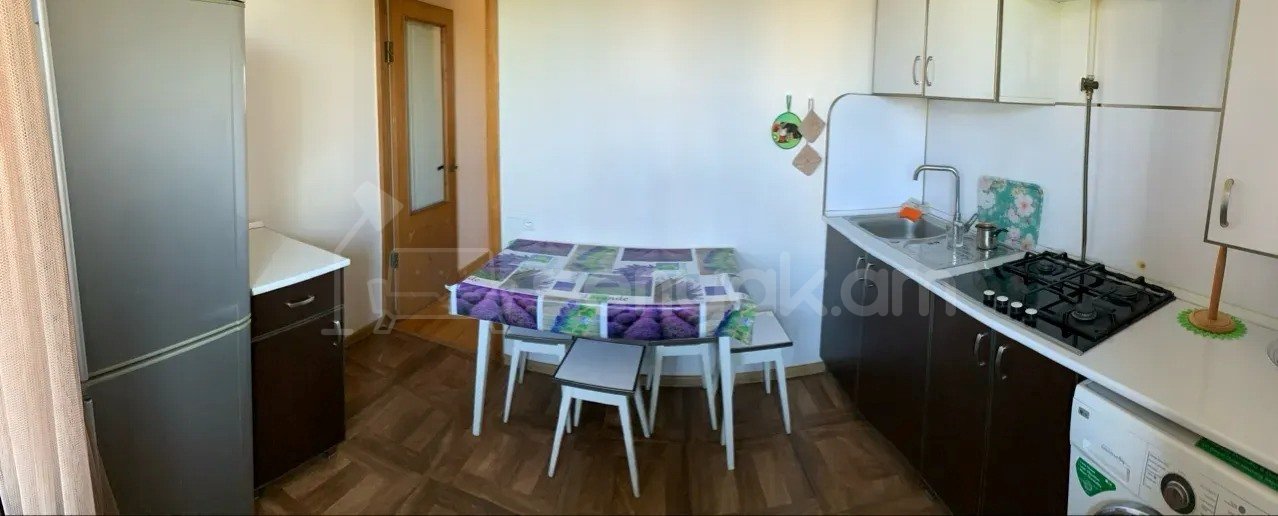 3 Սենյականոց Բնակարան Քարե Շենքում, 73քմ, 5/5 հարկ, Կապիտալ Վերանորոգված