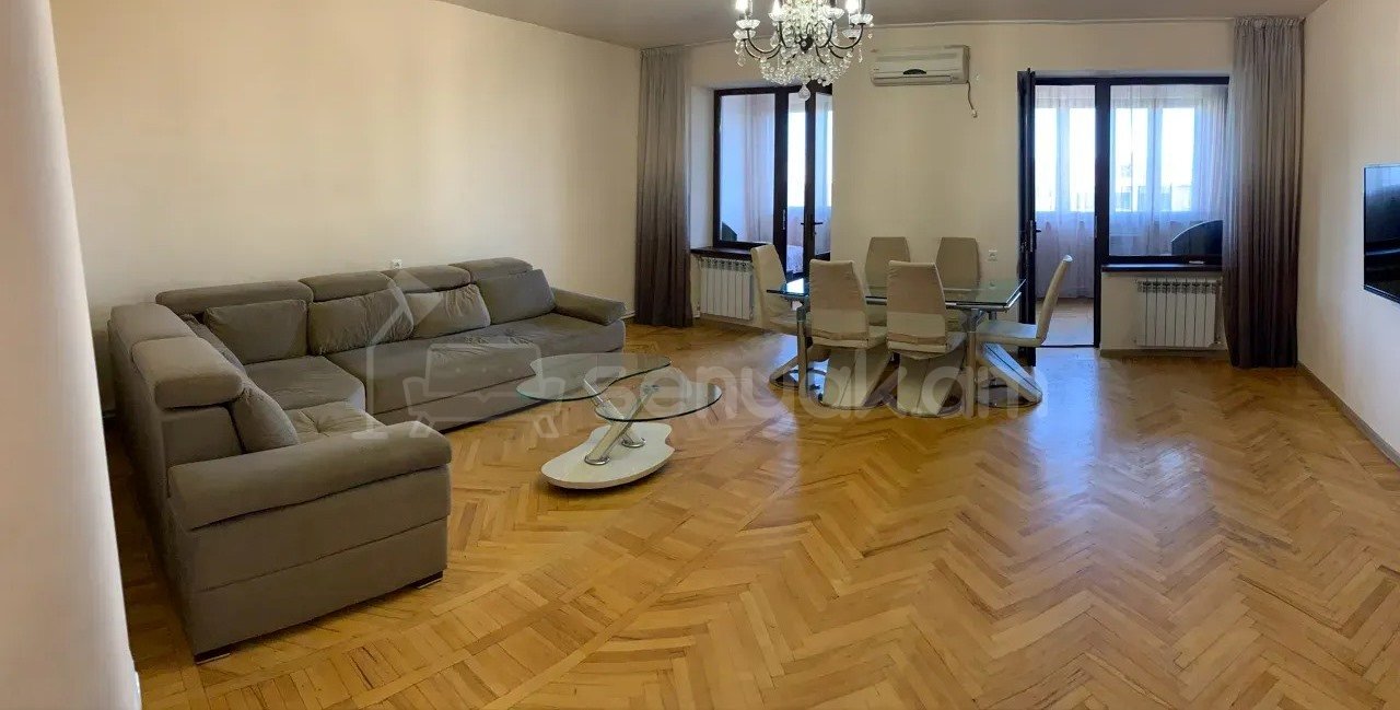 3 Սենյականոց Բնակարան Քարե Շենքում, 73քմ, 5/5 հարկ, Կապիտալ Վերանորոգված