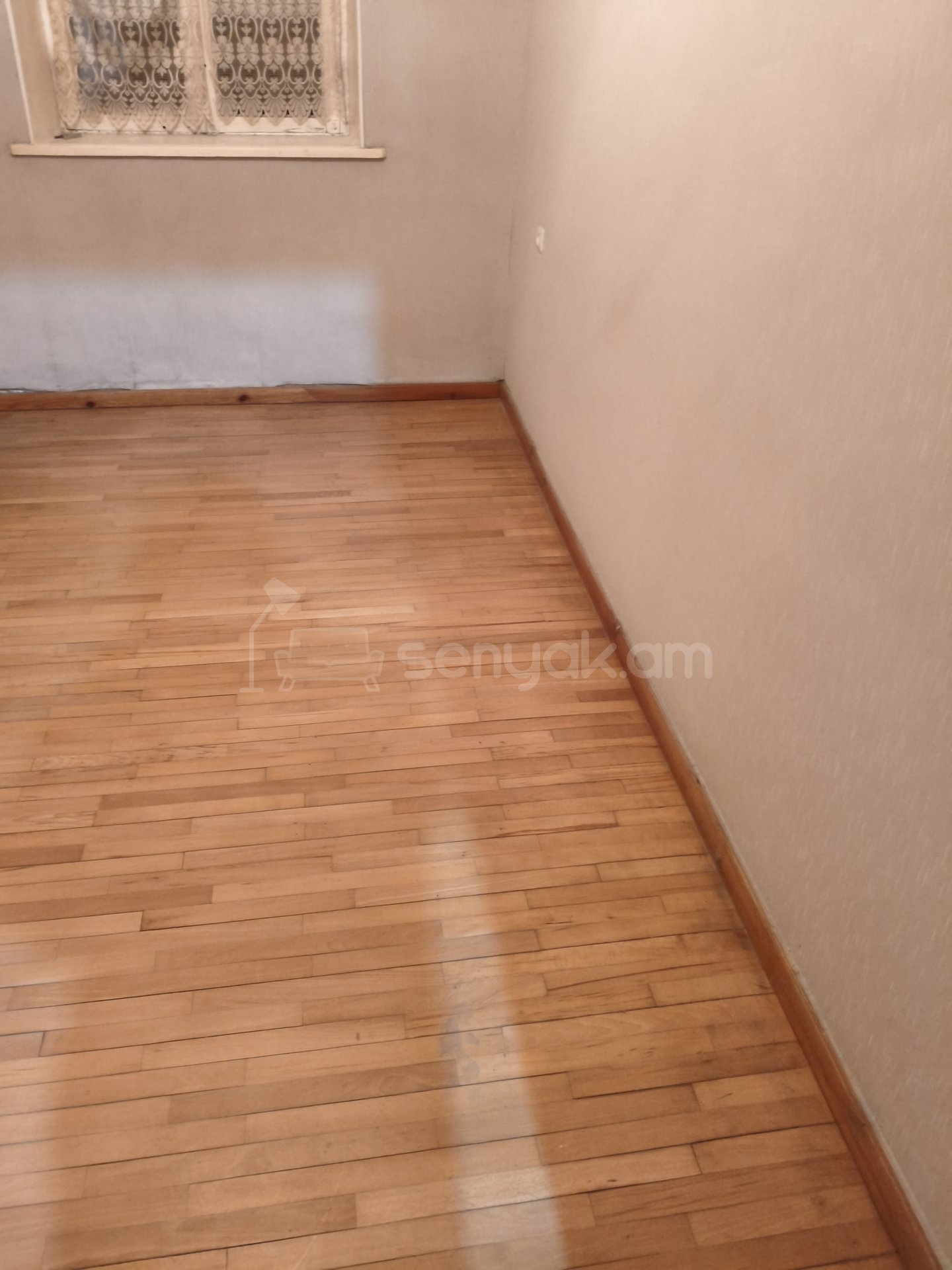 3 Սենյականոց Բնակարան Քարե Շենքում, 77քմ, 1/1 հարկ, Նորմալ Վիճակում, Կահավորված