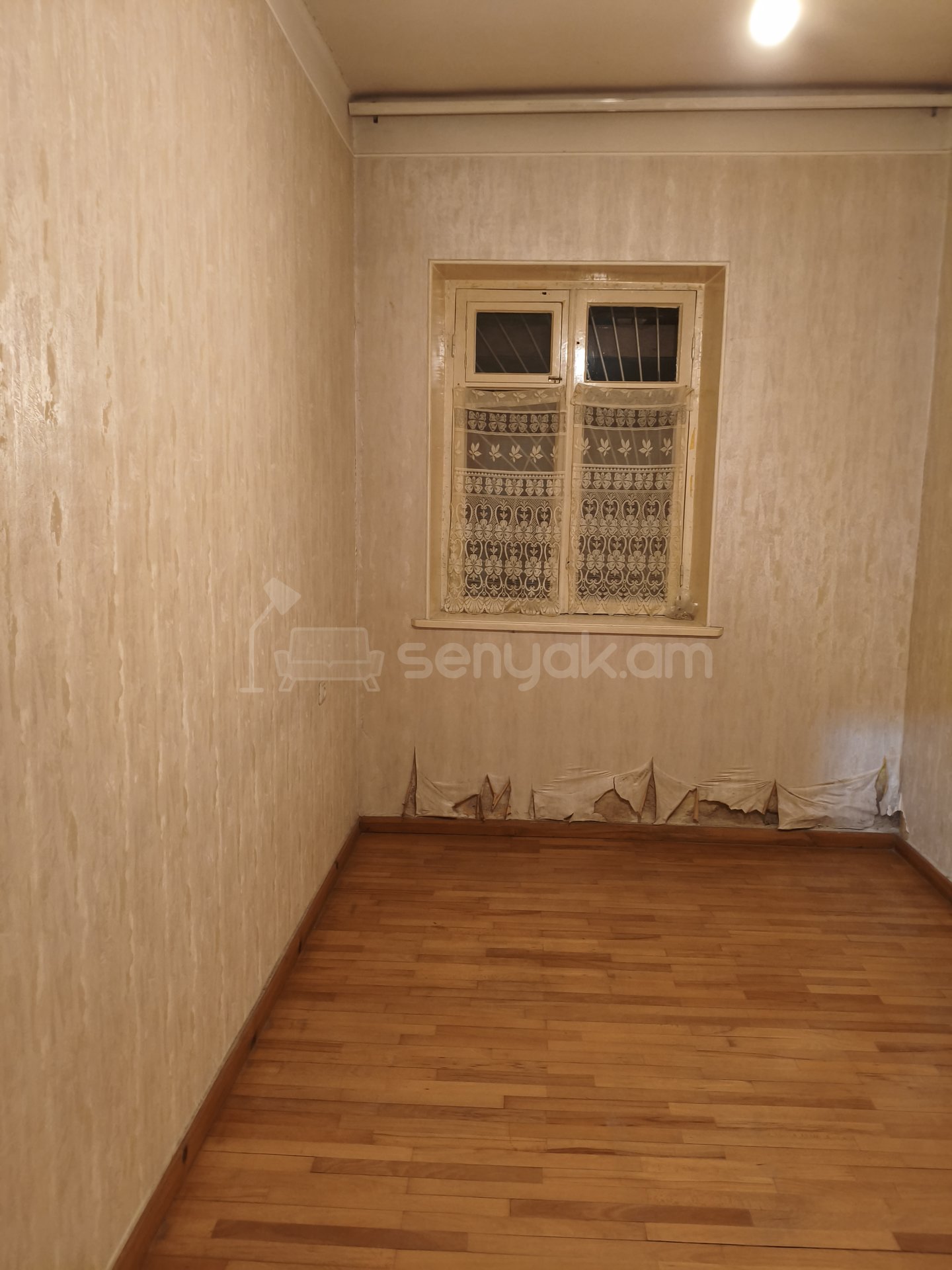 3 Սենյականոց Բնակարան Քարե Շենքում, 77քմ, 1/1 հարկ, Նորմալ Վիճակում, Կահավորված