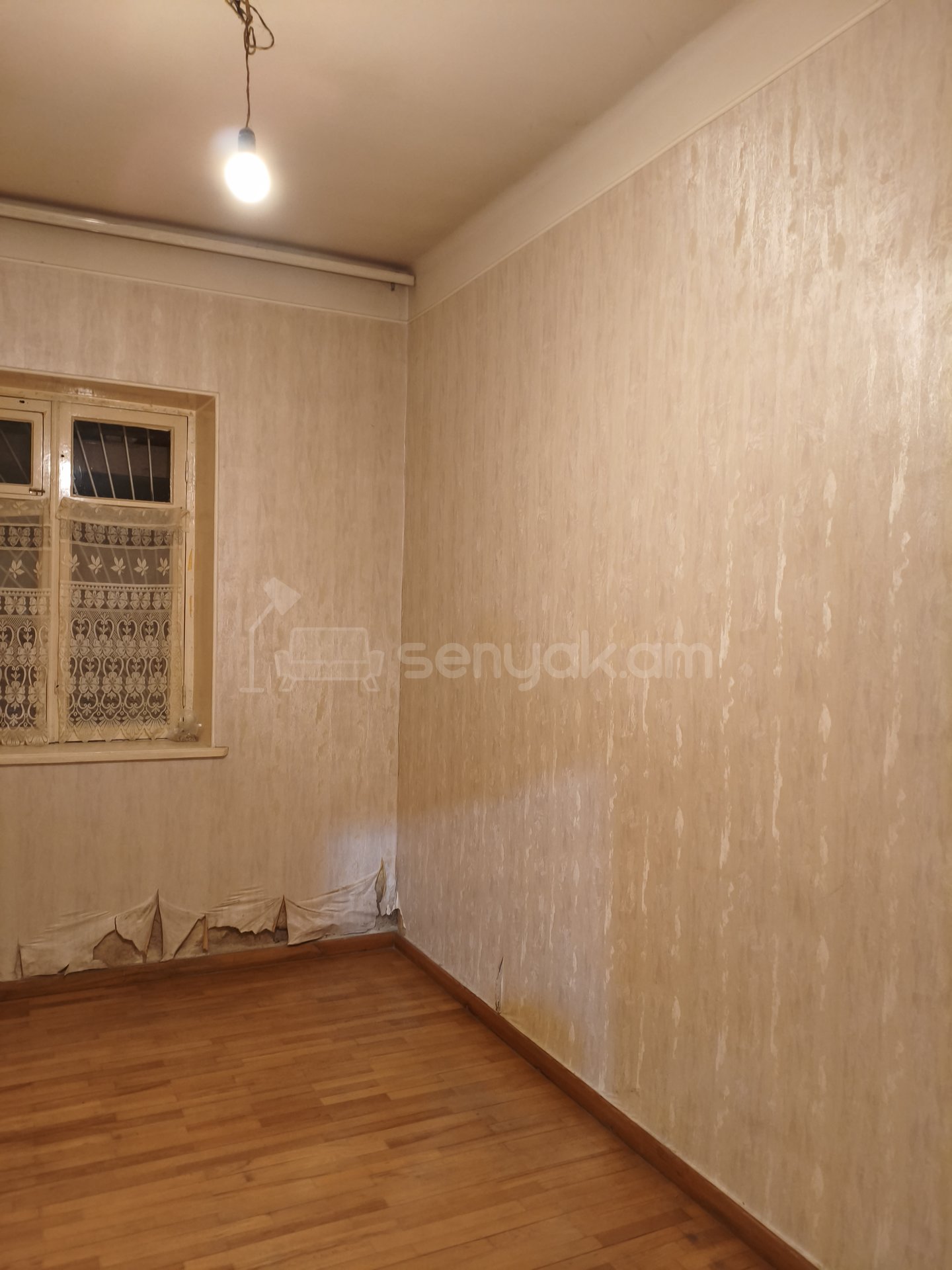 3 Սենյականոց Բնակարան Քարե Շենքում, 77քմ, 1/1 հարկ, Նորմալ Վիճակում, Կահավորված