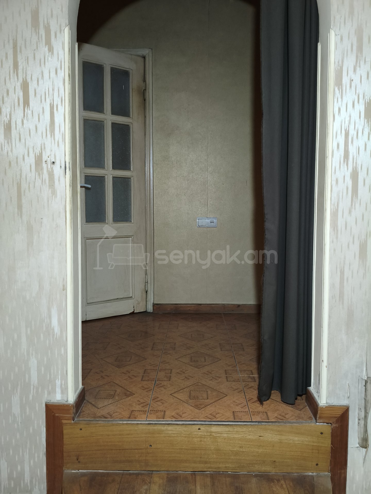 3 Սենյականոց Բնակարան Քարե Շենքում, 77քմ, 1/1 հարկ, Նորմալ Վիճակում, Կահավորված