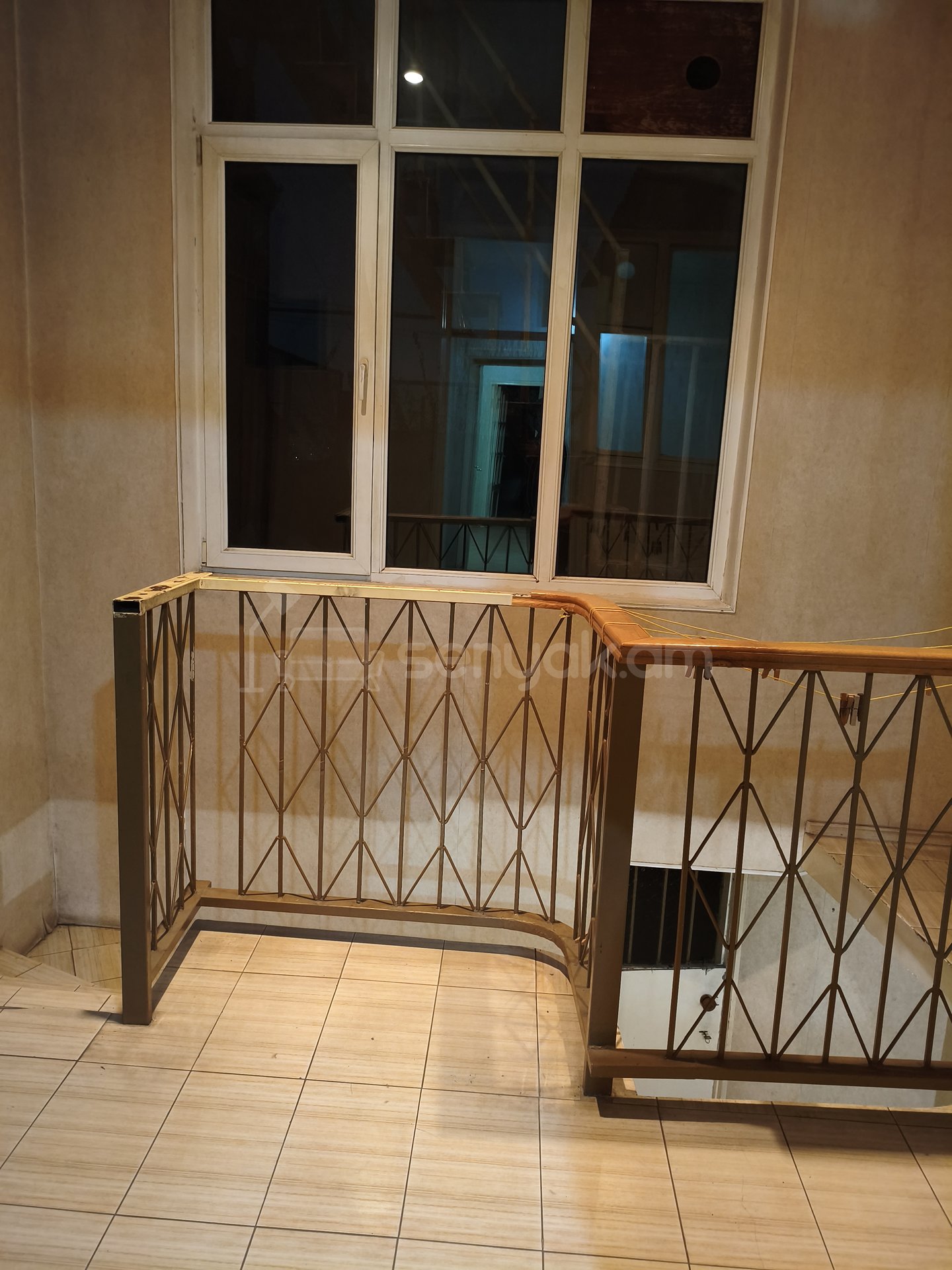 3 Սենյականոց Բնակարան Քարե Շենքում, 77քմ, 1/1 հարկ, Նորմալ Վիճակում, Կահավորված