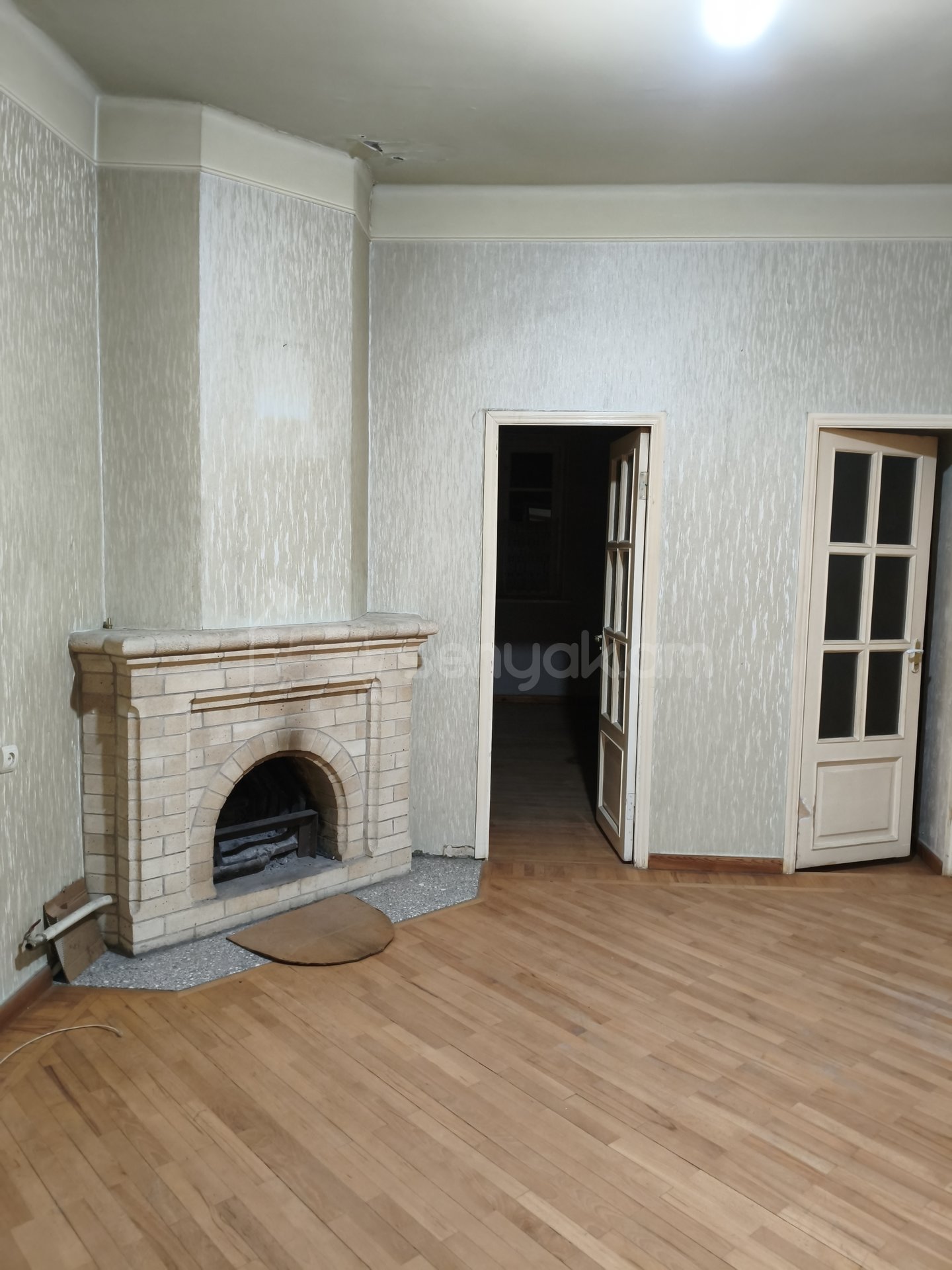 3 Սենյականոց Բնակարան Քարե Շենքում, 77քմ, 1/1 հարկ, Նորմալ Վիճակում, Կահավորված