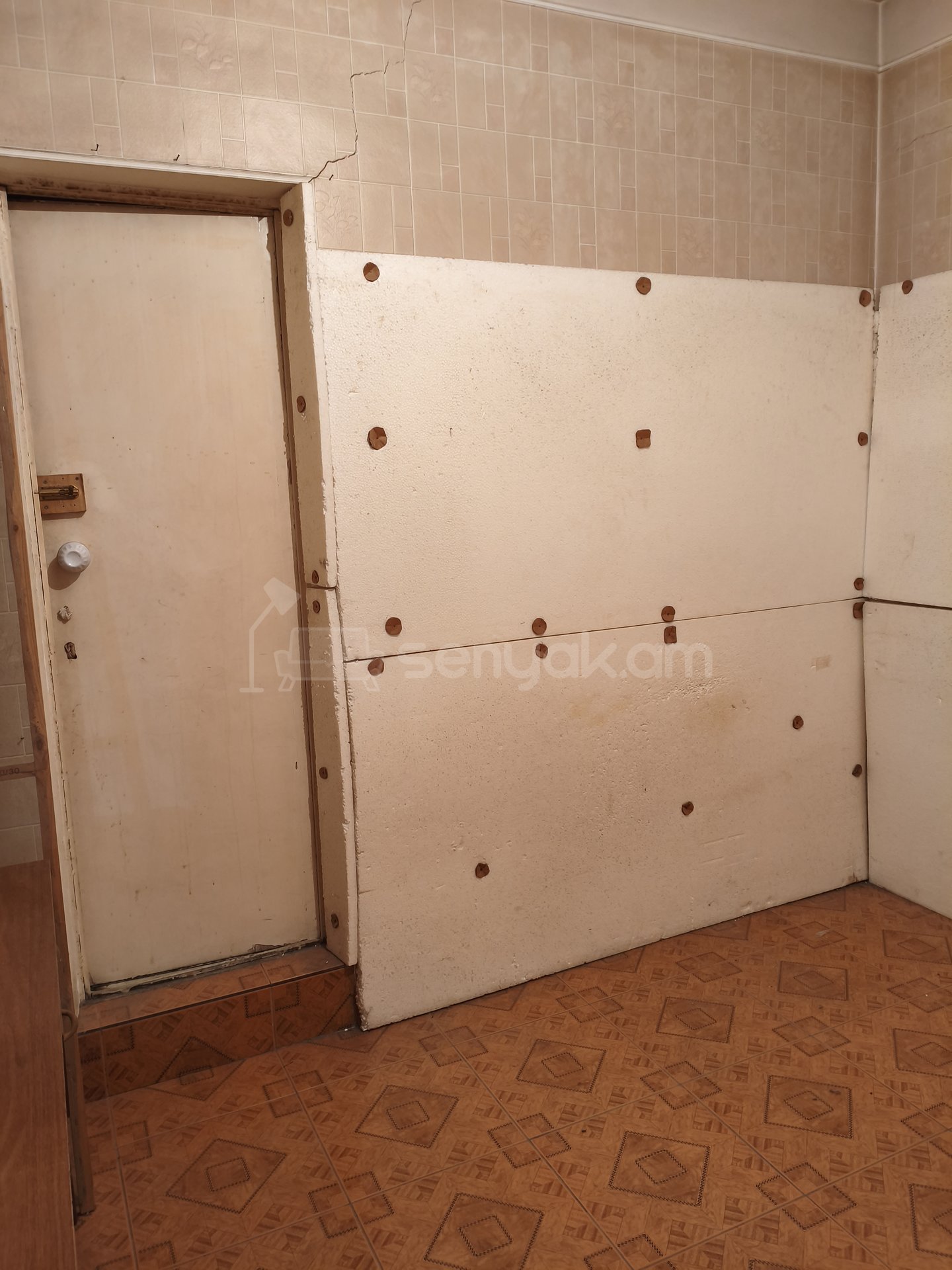 3 Սենյականոց Բնակարան Քարե Շենքում, 77քմ, 1/1 հարկ, Նորմալ Վիճակում, Կահավորված